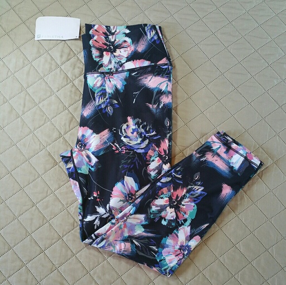 Fabletics Pants - NWT Fabletics Highwaisted 7/8 Legging